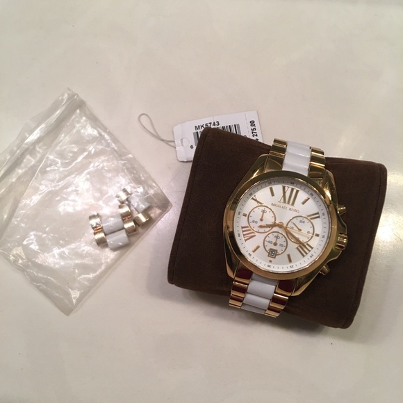 Amazon.com: Michael Kors Bradshaw Chronograph Silver-Tone  Michael Kors women’s Bradshaw watch